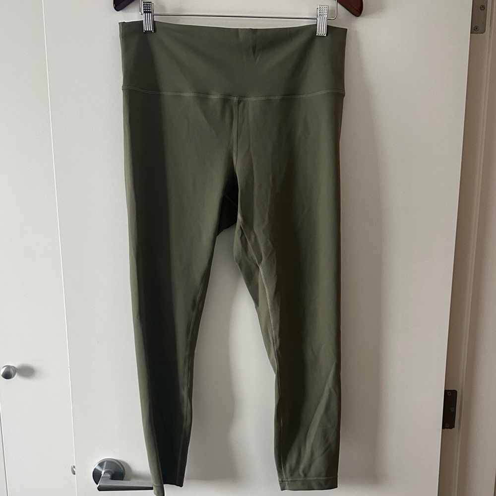 Lululemon Wunder Train size 14, 25”